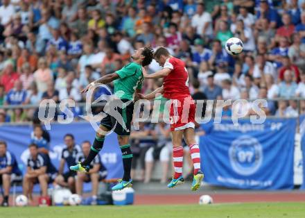 Fussball Testspiel. FC Schalke 04 gegen Southampton. Jermaine Jones, (Schalke), Callum Chambers  (Southampton). Villach, am 24.7.2013.
Foto: Kuess
---
pressefotos, pressefotografie, kuess, qs, qspictures, sport, bild, bilder, bilddatenbank