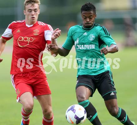 Fussball Testspiel. FC Schalke 04 gegen Southampton. Michel Bastos, (Schalke), Callum Chanbers  (Southampton). Villach, am 24.7.2013.
Foto: Kuess
---
pressefotos, pressefotografie, kuess, qs, qspictures, sport, bild, bilder, bilddatenbank