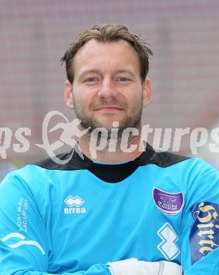 Fussball. SK Austria Klagenfurt. Mannschaftsfototermin. Portrait. Alexander Schenk.
Klagenfurt, 23.7.2013.
Foto: Kuess
---
pressefotos, pressefotografie, kuess, qs, qspictures, sport, bild, bilder, bilddatenbank