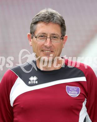 Fussball. SK Austria Klagenfurt. Mannschaftsfototermin. Portrait.  Masseur Bernd Sterniczky.
Klagenfurt, 23.7.2013.
Foto: Kuess
---
pressefotos, pressefotografie, kuess, qs, qspictures, sport, bild, bilder, bilddatenbank