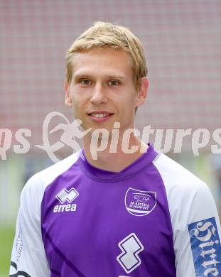 Fussball. SK Austria Klagenfurt. Mannschaftsfototermin. Portrait. David Poljanec.
Klagenfurt, 23.7.2013.
Foto: Kuess
---
pressefotos, pressefotografie, kuess, qs, qspictures, sport, bild, bilder, bilddatenbank