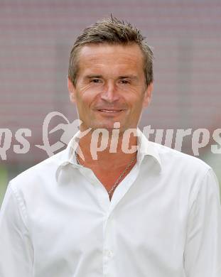 Fussball. SK Austria Klagenfurt. Mannschaftsfototermin. Portrait. Manfred Bender.
Klagenfurt, 23.7.2013.
Foto: Kuess
---
pressefotos, pressefotografie, kuess, qs, qspictures, sport, bild, bilder, bilddatenbank