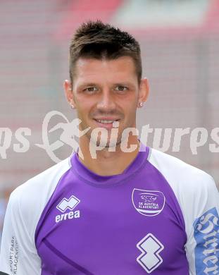 Fussball. SK Austria Klagenfurt. Mannschaftsfototermin. Portrait. Sasa Lalovic.
Klagenfurt, 23.7.2013.
Foto: Kuess
---
pressefotos, pressefotografie, kuess, qs, qspictures, sport, bild, bilder, bilddatenbank