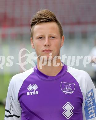 Fussball. SK Austria Klagenfurt. Mannschaftsfototermin. Portrait. Fabian Miesenboeck. Klagenfurt, 23.7.2013.
Foto: Kuess
---
pressefotos, pressefotografie, kuess, qs, qspictures, sport, bild, bilder, bilddatenbank