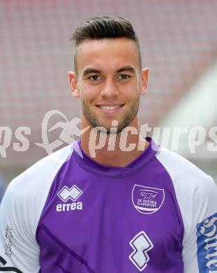 Fussball. SK Austria Klagenfurt. Mannschaftsfototermin. Portrait. Patrick Stornig.
Klagenfurt, 23.7.2013.
Foto: Kuess
---
pressefotos, pressefotografie, kuess, qs, qspictures, sport, bild, bilder, bilddatenbank