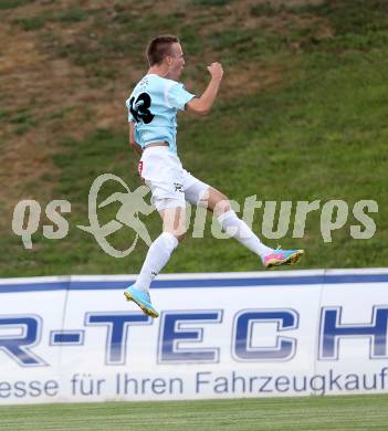 Fussball Kaerntner Liga. St. Veit gegen Gmuend. Torjubel Roman Adunka (St. Veit). St. Veit, am 26.7.2013.
Foto: Kues
---
pressefotos, pressefotografie, kuess, qs, qspictures, sport, bild, bilder, bilddatenbank