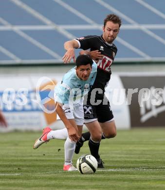 Fussball Kaerntner Liga. St. Veit gegen Gmuend. Raphael Lamzari (St. Veit), Udo Gasser (Gmuend). St. Veit, am 26.7.2013.
Foto: Kuess
---
pressefotos, pressefotografie, kuess, qs, qspictures, sport, bild, bilder, bilddatenbank