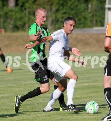 Fussball. Kaerntner Liga. ATUS Ferlach gegen Voelkermarkt.
Darko Djukic (Ferlach), Matthias Maierhofer (Voelkermarkt). Ferlach, 27.7.2013.
Foto: Kuess
---
pressefotos, pressefotografie, kuess, qs, qspictures, sport, bild, bilder, bilddatenbank