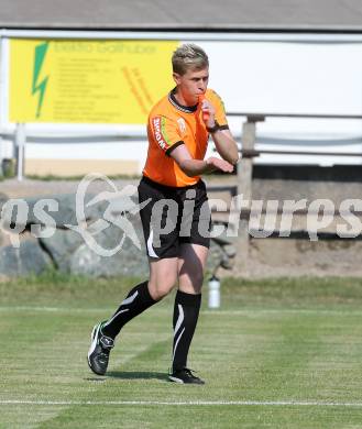 Fussball. Kaerntner Liga. ATUS Ferlach gegen Voelkermarkt.
Schiedsrichter Thomas Froehlacher. Ferlach, 27.7.2013.
Foto: Kuess
---
pressefotos, pressefotografie, kuess, qs, qspictures, sport, bild, bilder, bilddatenbank