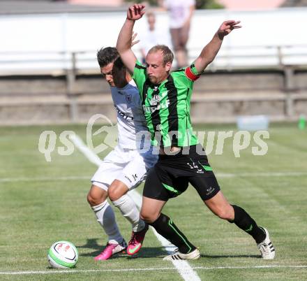 Fussball. Kaerntner Liga. ATUS Ferlach gegen Voelkermarkt.
Salih Alic (Ferlach), Alexander Karner (K) (Voelkermarkt). Ferlach, 27.7.2013.
Foto: Kuess
---
pressefotos, pressefotografie, kuess, qs, qspictures, sport, bild, bilder, bilddatenbank