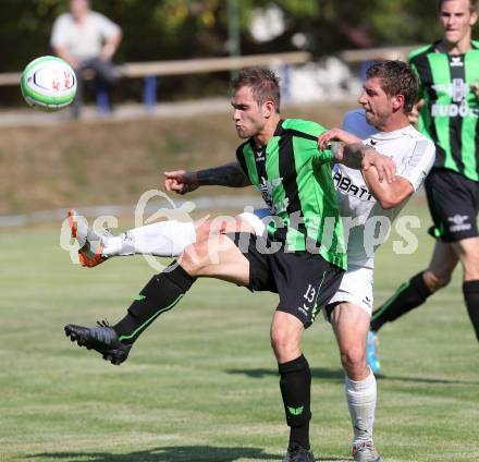 Fussball. Kaerntner Liga. ATUS Ferlach gegen Voelkermarkt.
Markus Dixer (Ferlach), Christopher Sauerschnig (Voelkermarkt). Ferlach, 27.7.2013.
Foto: Kuess
---
pressefotos, pressefotografie, kuess, qs, qspictures, sport, bild, bilder, bilddatenbank