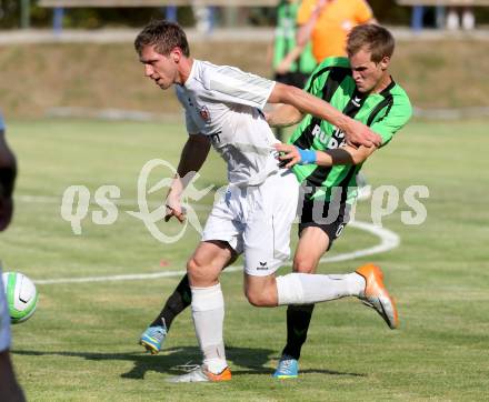 Fussball. Kaerntner Liga. ATUS Ferlach gegen Voelkermarkt.
Markus Dixer (Ferlach), Fabian Schubert (Voelkermarkt). Ferlach, 27.7.2013.
Foto: Kuess
---
pressefotos, pressefotografie, kuess, qs, qspictures, sport, bild, bilder, bilddatenbank