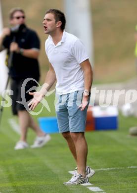 Fussball Kaerntner Liga. St. Veit gegen Gmuend. Trainer Rudolf Schoenherr (Gmuend). St. Veit, am 26.7.2013.
Foto: Kuess
---
pressefotos, pressefotografie, kuess, qs, qspictures, sport, bild, bilder, bilddatenbank