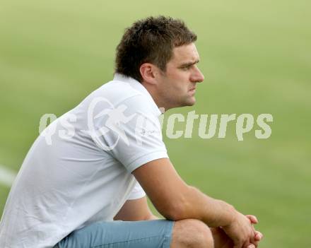 Fussball Kaerntner Liga. St. Veit gegen Gmuend. Trainer Rudol Schoenherr (Gmuend). St. Veit, am 26.7.2013.
Foto: Kuess
---
pressefotos, pressefotografie, kuess, qs, qspictures, sport, bild, bilder, bilddatenbank