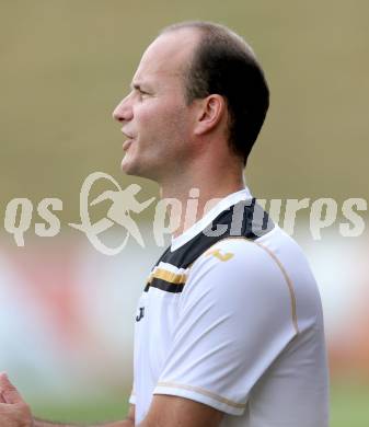 Fussball Kaerntner Liga. St. Veit gegen Gmuend. Trainer Mario Udo Wurzer (St. Veit). St. Veit, am 26.7.2013.
Foto: Kuess
---
pressefotos, pressefotografie, kuess, qs, qspictures, sport, bild, bilder, bilddatenbank