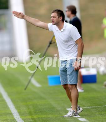 Fussball Kaerntner Liga. St. Veit gegen Gmuend. Trainer Rudolf Schoenherr (Gmuend). St. Veit, am 26.7.2013.
Foto: Kuess
---
pressefotos, pressefotografie, kuess, qs, qspictures, sport, bild, bilder, bilddatenbank