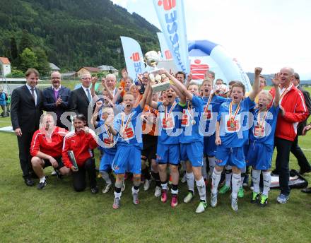 Fussball Schuelerliga. Finale. BG/BRG Villach-Perau gegen FSSZ Spittal an der Drau. Jubel Spittal. Treffen, am 28.5.2013.
Foto: Kuess
---
pressefotos, pressefotografie, kuess, qs, qspictures, sport, bild, bilder, bilddatenbank