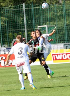 Fussball Bundesliga. RZ Pellets WAC gegen FC Wacker Innsbruck. Dario Baldauf,  (WAC), Christopher Wernitznig (Innsbruck). Wolfsberg, 10.8.2013.
Foto: Kuess

---
pressefotos, pressefotografie, kuess, qs, qspictures, sport, bild, bilder, bilddatenbank