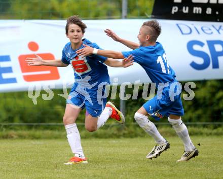 Fussball Schuelerliga. Finale. BG/BRG Villach-Perau gegen FSSZ Spittal an der Drau. Torjubel Spittal. Treffen, am 28.5.2013.
Foto: Kuess
---
pressefotos, pressefotografie, kuess, qs, qspictures, sport, bild, bilder, bilddatenbank