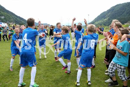 Fussball Schuelerliga. Finale. BG/BRG Villach-Perau gegen FSSZ Spittal an der Drau. Jubel Spittal. Treffen, am 28.5.2013.
Foto: Kuess
---
pressefotos, pressefotografie, kuess, qs, qspictures, sport, bild, bilder, bilddatenbank