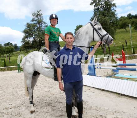 Reiten. Ranftlhof. Dieter Koefler. St. Veit, 12.6.2013.
Foto: Kuess
---
pressefotos, pressefotografie, kuess, qs, qspictures, sport, bild, bilder, bilddatenbank