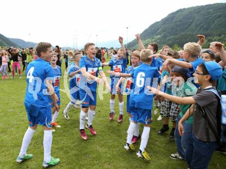 Fussball Schuelerliga. Finale. BG/BRG Villach-Perau gegen FSSZ Spittal an der Drau. Jubel Spittal. Treffen, am 28.5.2013.
Foto: Kuess
---
pressefotos, pressefotografie, kuess, qs, qspictures, sport, bild, bilder, bilddatenbank