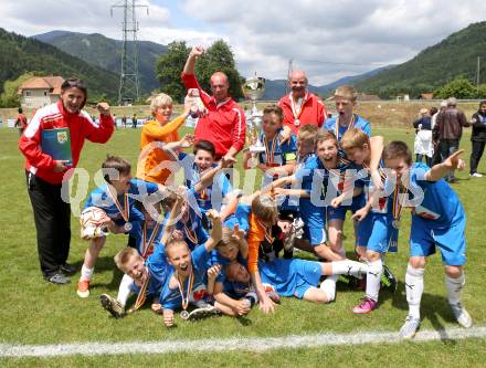 Fussball Schuelerliga. Finale. BG/BRG Villach-Perau gegen FSSZ Spittal an der Drau. Jubel Spittal. Treffen, am 28.5.2013.
Foto: Kuess
---
pressefotos, pressefotografie, kuess, qs, qspictures, sport, bild, bilder, bilddatenbank