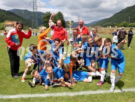 Fussball Schuelerliga. Finale. BG/BRG Villach-Perau gegen FSSZ Spittal an der Drau. Jubel Spittal. Treffen, am 28.5.2013.
Foto: Kuess
---
pressefotos, pressefotografie, kuess, qs, qspictures, sport, bild, bilder, bilddatenbank