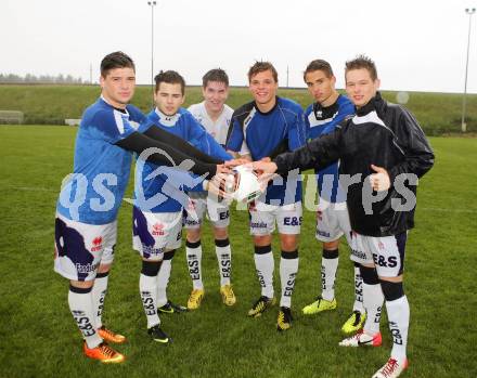 Fussball. 1. Klasse D. SAK Amateure. Schawarz Andreas, Ogris Manfred, Malle Manuel, Lerchster Rafael Fabian, Perkounig Daniel, Kumprej Joze. Tainach, 25.5.2013.
Foto: Kuess
---
pressefotos, pressefotografie, kuess, qs, qspictures, sport, bild, bilder, bilddatenbank