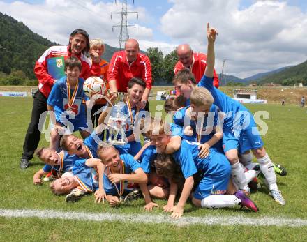 Fussball Schuelerliga. Finale. BG/BRG Villach-Perau gegen FSSZ Spittal an der Drau. Jubel Spittal. Treffen, am 28.5.2013.
Foto: Kuess
---
pressefotos, pressefotografie, kuess, qs, qspictures, sport, bild, bilder, bilddatenbank