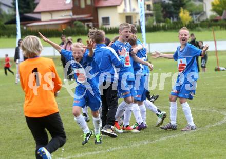 Fussball Schuelerliga. Finale. BG/BRG Villach-Perau gegen FSSZ Spittal an der Drau. Jubel Spittal. Treffen, am 28.5.2013.
Foto: Kuess
---
pressefotos, pressefotografie, kuess, qs, qspictures, sport, bild, bilder, bilddatenbank