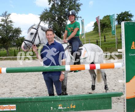 Reiten. Ranftlhof. Dieter Koefler. St. Veit, 12.6.2013.
Foto: Kuess
---
pressefotos, pressefotografie, kuess, qs, qspictures, sport, bild, bilder, bilddatenbank