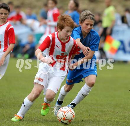 Fussball Schuelerliga. Finale. BG/BRG Villach-Perau gegen FSSZ Spittal an der Drau. Treffen, am 28.5.2013.
Foto: Kuess
---
pressefotos, pressefotografie, kuess, qs, qspictures, sport, bild, bilder, bilddatenbank