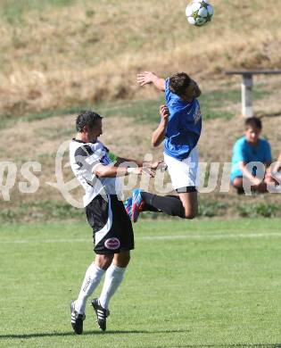 Fussball Koettmannsdorf gegen Spittal. Daniel Globotschnig (Koettmannsdorf), Juergen Pichorner (Spittal). Koettmannsdorf, am 11.8.2013.
Foto: Kuess
---
pressefotos, pressefotografie, kuess, qs, qspictures, sport, bild, bilder, bilddatenbank