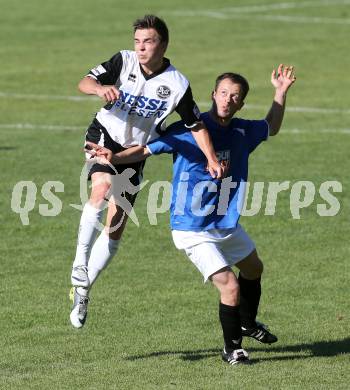 Fussball Koettmannsdorf gegen Spittal. Patrick Radinger  (Koettmannsdorf), Thomas Lagler (Spittal). Koettmannsdorf, am 11.8.2013.
Foto: Kuess
---
pressefotos, pressefotografie, kuess, qs, qspictures, sport, bild, bilder, bilddatenbank