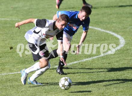 Fussball Koettmannsdorf gegen Spittal. Patrick Radinger (Koettmannsdorf), Daniel Urbas (Spittal). Koettmannsdorf, am 11.8.2013.
Foto: Kuess
---
pressefotos, pressefotografie, kuess, qs, qspictures, sport, bild, bilder, bilddatenbank