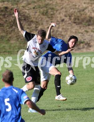 Fussball Koettmannsdorf gegen Spittal. Oliver Winter (Koettmannsdorf), Daniel Urbas (Spittal). Koettmannsdorf, am 11.8.2013.
Foto: Kuess
---
pressefotos, pressefotografie, kuess, qs, qspictures, sport, bild, bilder, bilddatenbank