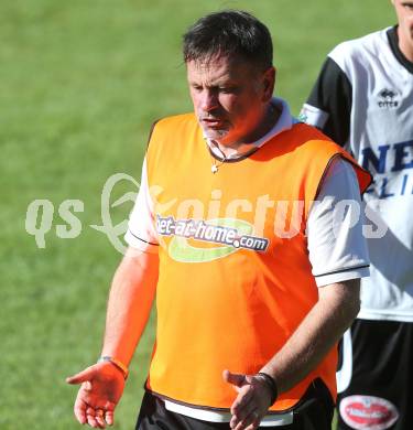 Fussball Koettmannsdorf gegen Spittal. Trainer Wolfgang Oswald (Spittal). Koettmannsdorf, am 11.8.2013.
Foto: Kuess
---
pressefotos, pressefotografie, kuess, qs, qspictures, sport, bild, bilder, bilddatenbank