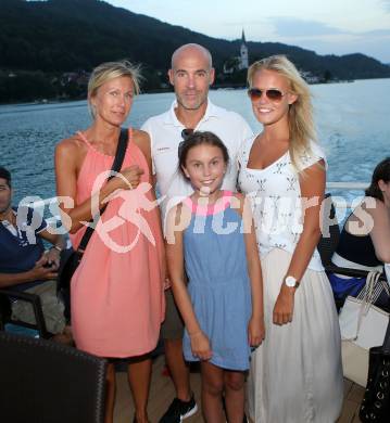 Eishockey. Bundesliga. KAC. Schifffahrt am Woerthersee. Christer Olsson mit Ehefrau Anna und Toechter Eveline und Nellie. 8.8.2013.
Foto: Kuess
---
pressefotos, pressefotografie, kuess, qs, qspictures, sport, bild, bilder, bilddatenbank