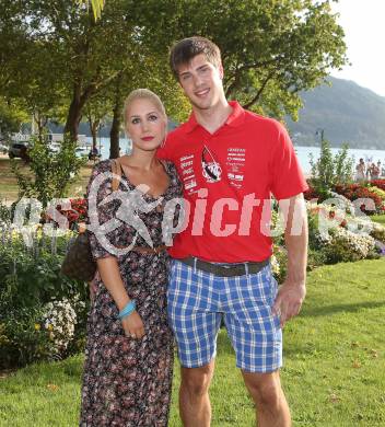 Eishockey. Bundesliga. KAC. Schifffahrt am Woerthersee. Fabian Weinhandl mit Freundin. 8.8.2013.
Foto: Kuess
---
pressefotos, pressefotografie, kuess, qs, qspictures, sport, bild, bilder, bilddatenbank