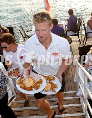 Eishockey. Bundesliga. KAC. Schifffahrt am Woerthersee. Jamie Lundmark. 8.8.2013.
Foto: Kuess
---
pressefotos, pressefotografie, kuess, qs, qspictures, sport, bild, bilder, bilddatenbank