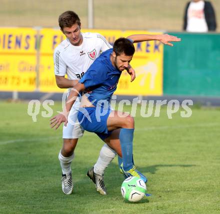 Fussball Kaerntner Liga. SG Annabichler Austria Amateure gegen ATUS Ferlach. Abian Jose Serrano Davila,  (ASV/Austria), Hannes Esterle (Ferlach). Annabichl, am 14.8.2013.
Foto: Kuess
Foto: Kuess
---
pressefotos, pressefotografie, kuess, qs, qspictures, sport, bild, bilder, bilddatenbank