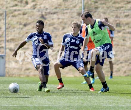 Fussball. FC Schalke 04. Trainingslager.  Michel Bastos, Teemu Pukki, Christian Fuchs. Klagenfurt, 20.7.2013.
Foto: Kuess
---
pressefotos, pressefotografie, kuess, qs, qspictures, sport, bild, bilder, bilddatenbank