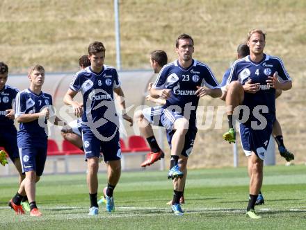 Fussball. FC Schalke 04. Trainingslager.  Leon Goretzka, Christian Fuchs, Benedikt Hoewedes. Klagenfurt, 20.7.2013.
Foto: Kuess
---
pressefotos, pressefotografie, kuess, qs, qspictures, sport, bild, bilder, bilddatenbank