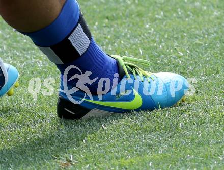 Fussball Deutsche Bundesliga. Trainingslager Hamburger SV. HSV. Fussballschuhe von Rafael van der Vaart. Klagenfurt, am 15.7.2013.
Foto: Kuess
---
pressefotos, pressefotografie, kuess, qs, qspictures, sport, bild, bilder, bilddatenbank