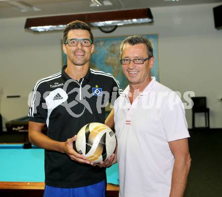 Fussball. Billard.  Paul Scharner, Valentin Hobel. Klagenfurt, 17.7.2013.
Foto: Kuess
---
pressefotos, pressefotografie, kuess, qs, qspictures, sport, bild, bilder, bilddatenbank