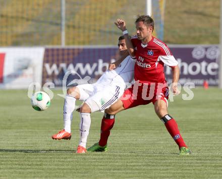 Fussball Testspiel. Hamburger SV gegen RSC Anderlecht. Heiko Westermann,  (HSV), Matias Suarez (Anderlecht). St. Veit, am 15.7.2013.
Foto: Kuess
---
pressefotos, pressefotografie, kuess, qs, qspictures, sport, bild, bilder, bilddatenbank