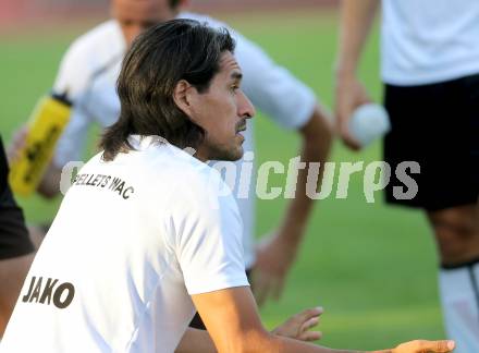 Fussball Regionalliga. VSV gegen WAC Amateure. Trainer Carlos Chaile (WAC). Villach, 17.8.2013.
Foto: Kuess
---
pressefotos, pressefotografie, kuess, qs, qspictures, sport, bild, bilder, bilddatenbank