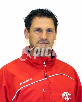 Eishockey. Bundesliga. Mannschaftsfototermin. Portrait. Bernhard Sussitz. Klagenfurt, 21.8.2013.
Foto: Kuess
---
pressefotos, pressefotografie, kuess, qs, qspictures, sport, bild, bilder, bilddatenbank