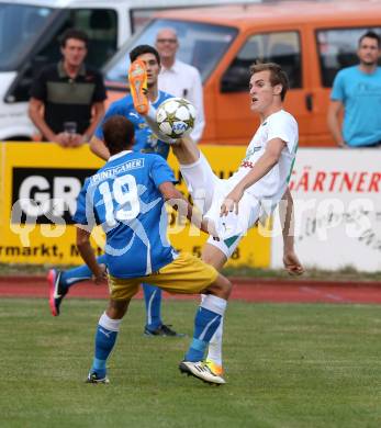 Fussball Kaerntner Liga. Voelkermarkt gegen SVG Bleiburg. Fabian Schubert, (Voelkermarkt), Daniel Canzi (Bleiburg). Voelkermarkt, 23.8.2013.
Foto: Kuess
---
pressefotos, pressefotografie, kuess, qs, qspictures, sport, bild, bilder, bilddatenbank